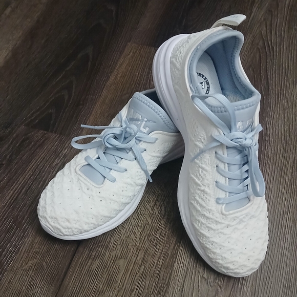 APL Techloom Phantom women’s sneakers. Size 8.5. EUC - Picture 3 of 10